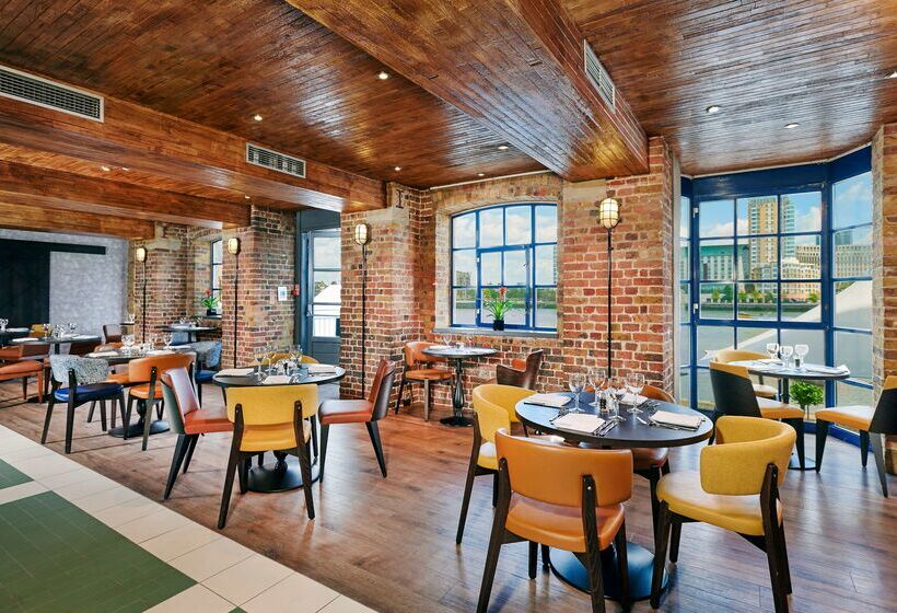 هتل Doubletree By Hilton  London  Docklands Riverside