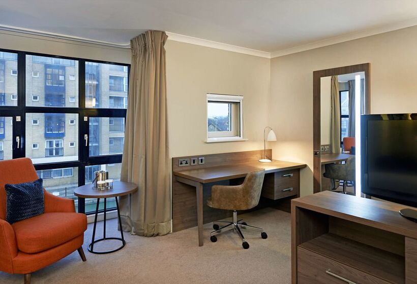 هتل Doubletree By Hilton  London  Docklands Riverside