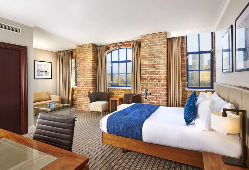 هتل Doubletree By Hilton  London  Docklands Riverside