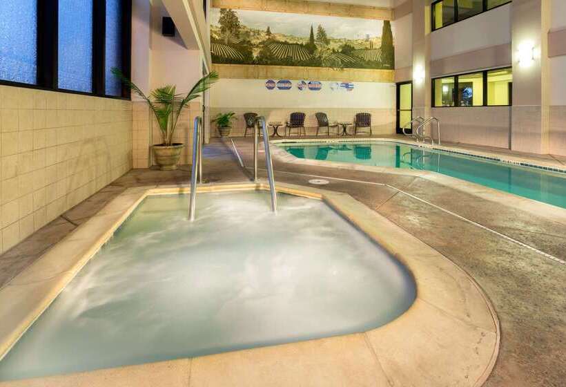 هتل Hawthorn Suites By Wyndham Napa Valley