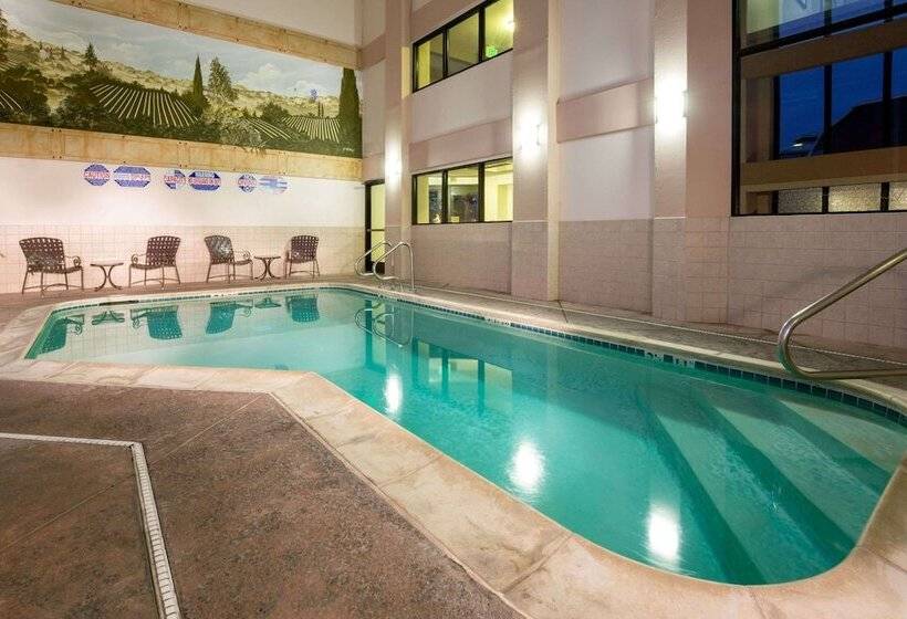 هتل Hawthorn Suites By Wyndham Napa Valley