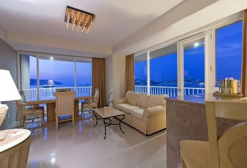 هتل Krystal Beach Acapulco