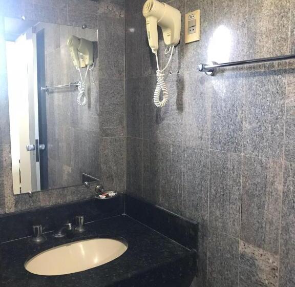 Отель Manos Royal