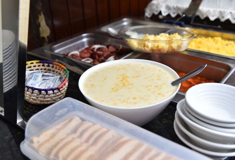 Отель Manos Royal