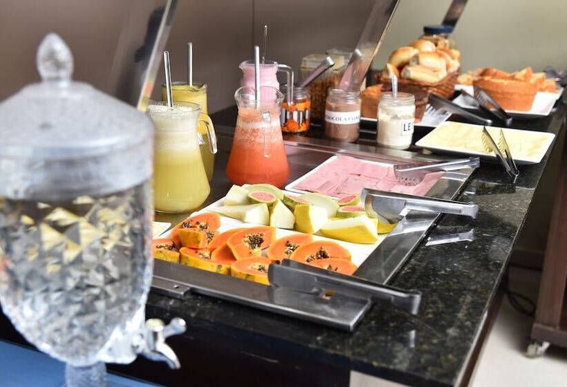 בית מלון כפרי Manos Royal