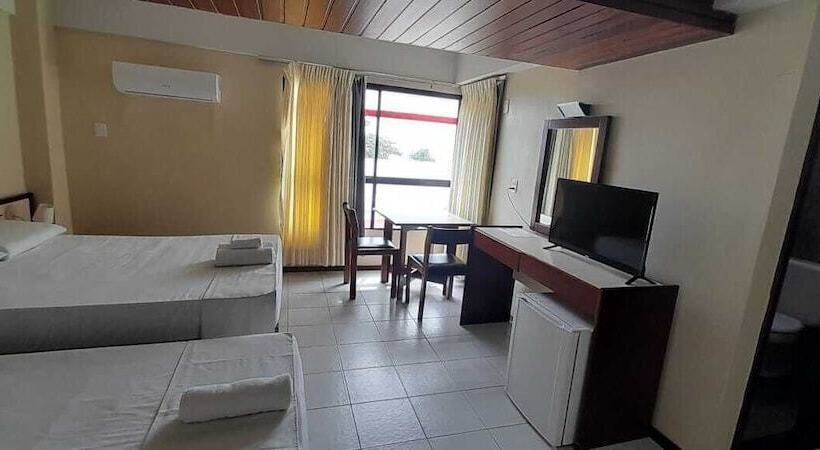 Отель Manos Royal