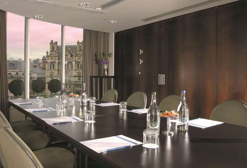 هتل Park Plaza Leeds