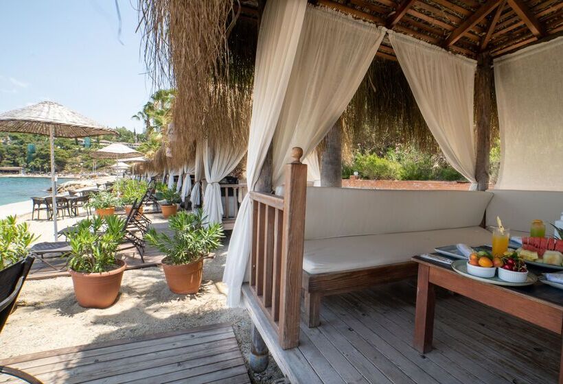 هتل Pine Bay Holiday Resort