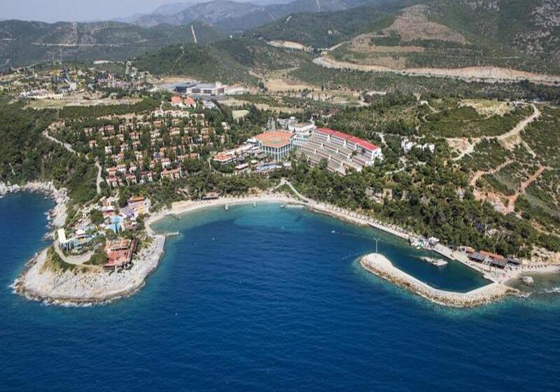 هتل Pine Bay Holiday Resort