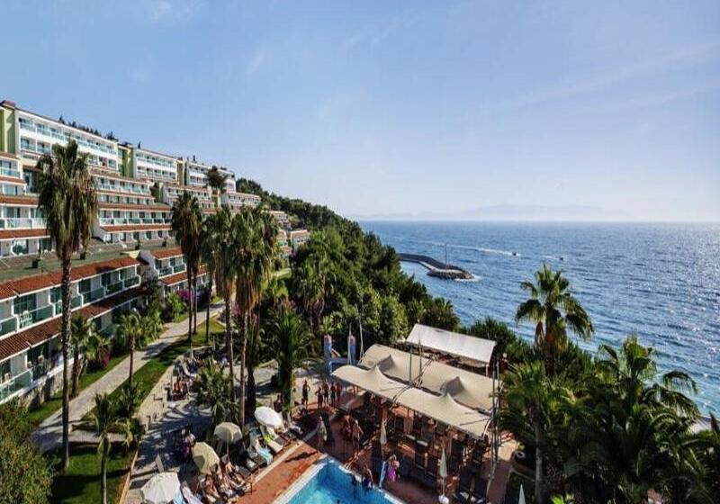 هتل Pine Bay Holiday Resort