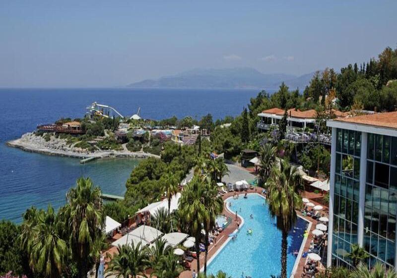هتل Pine Bay Holiday Resort