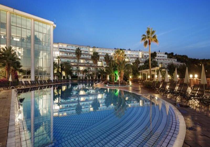 هتل Pine Bay Holiday Resort