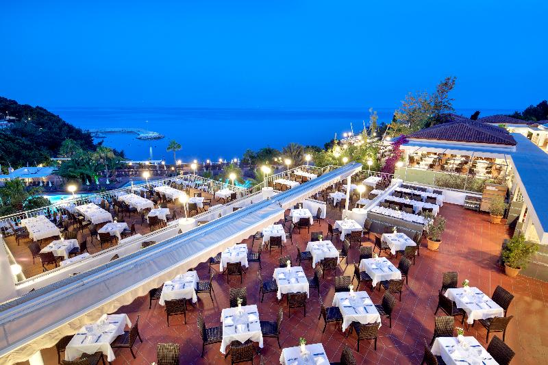 هتل Pine Bay Holiday Resort