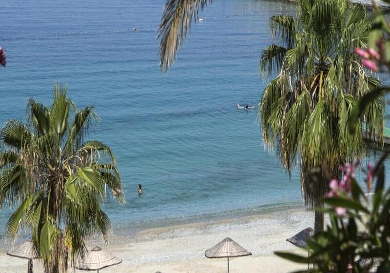 هتل Pine Bay Holiday Resort