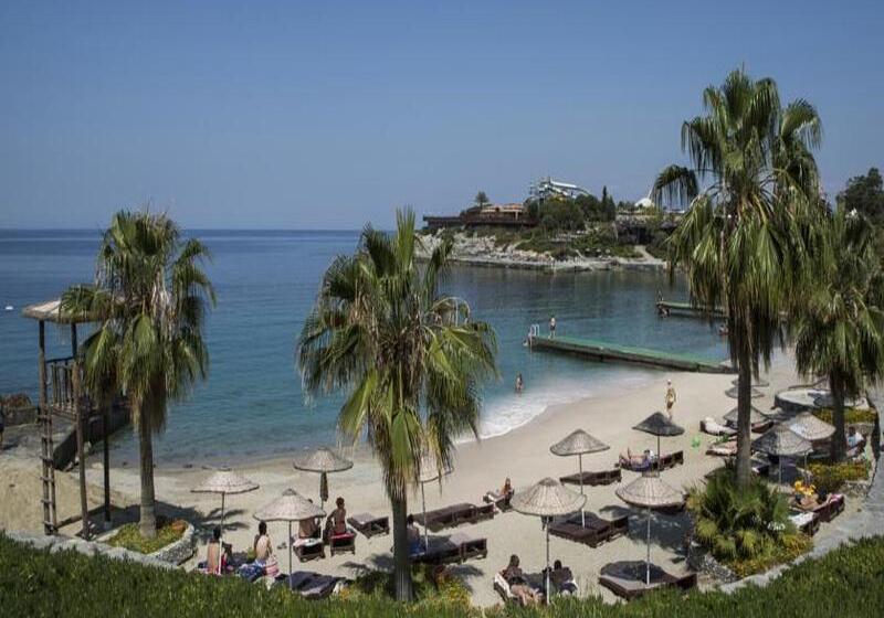 هتل Pine Bay Holiday Resort