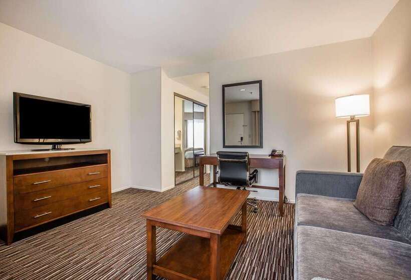 هتل Quality Inn & Suites Hermosa Beach