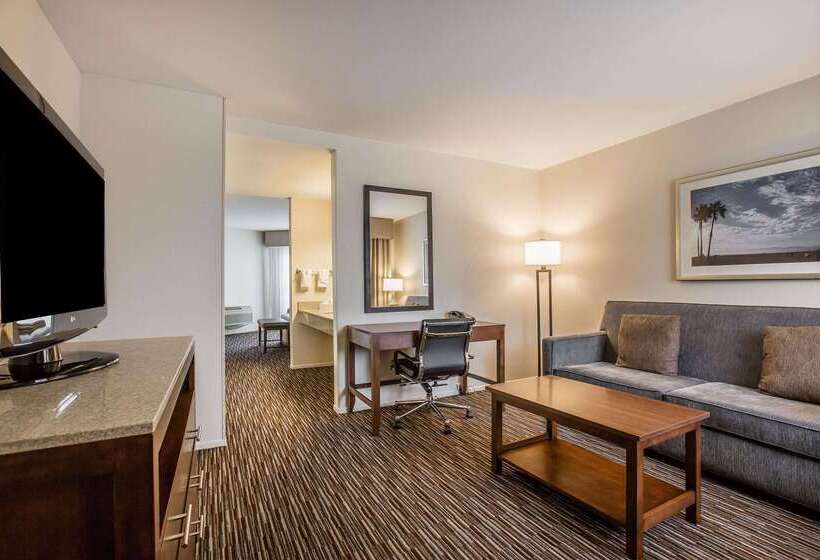 هتل Quality Inn & Suites Hermosa Beach