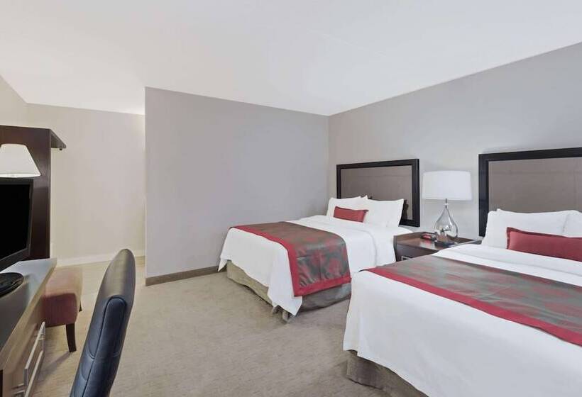 هتل Ramada By Wyndham Boston