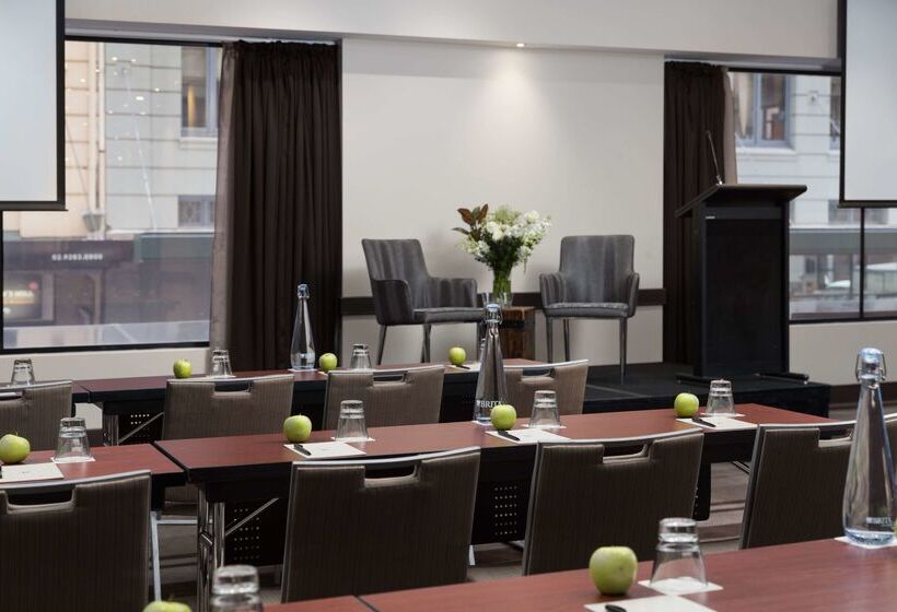 هتل Rydges World Square