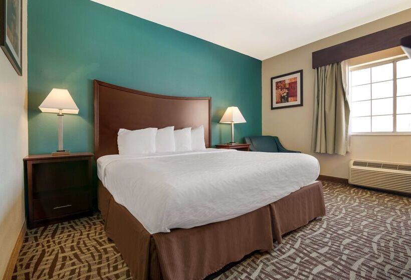 Hotel Surestay Plus  By Best Western Topeka Northwest