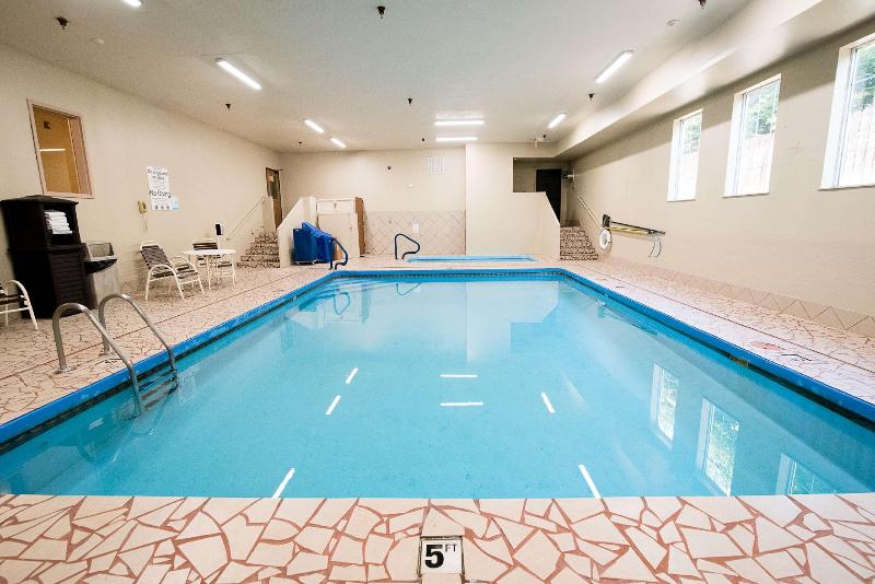 Surestay Plus Hotel By Best Western Topeka
