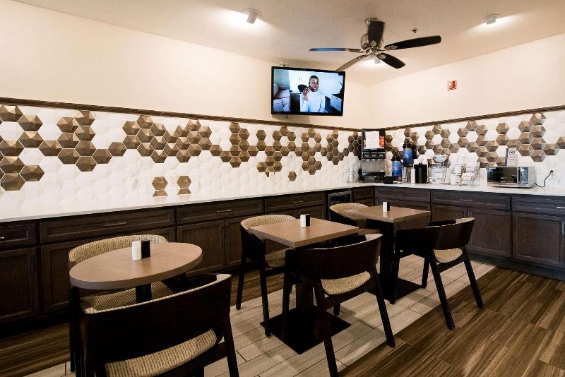Surestay Plus Hotel By Best Western Topeka