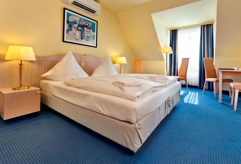 هتل Tryp By Wyndham Luebeck Aquamarin