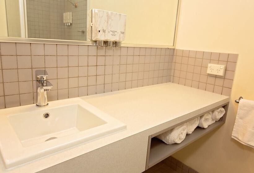 בית מלון כפרי White Lace Motor Inn