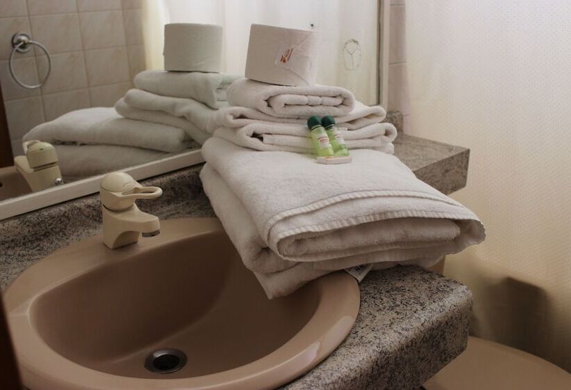 Fotos del hotel Antupiren:  8