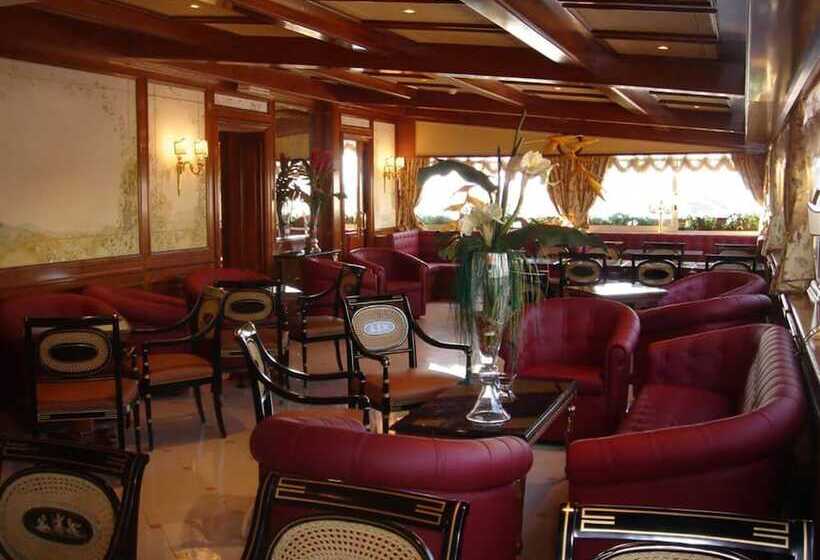 Fotos del hotel Champagne Palace:  36