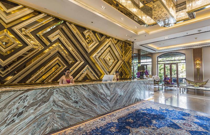 Hotel Chatrium  Royal Lake Yangon