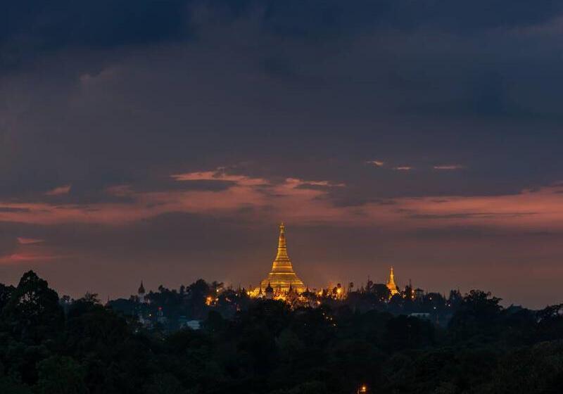 هتل Chatrium Royal Lake Yangon