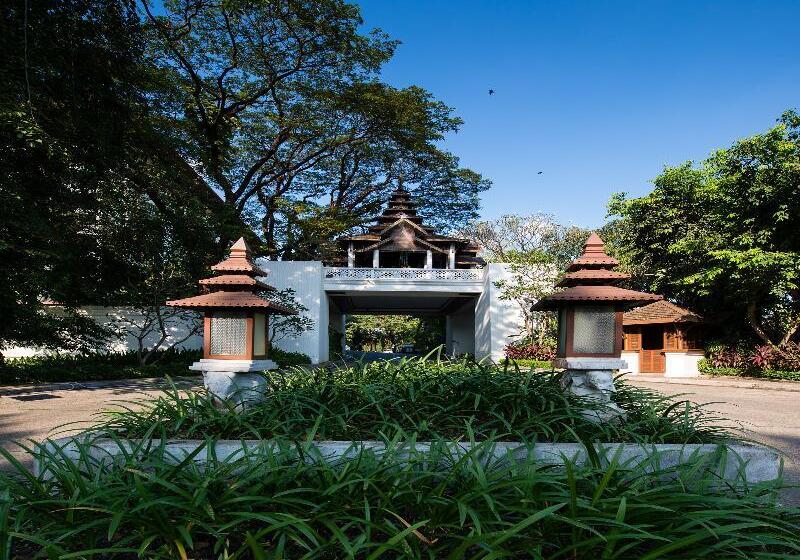 Hotel Chatrium  Royal Lake Yangon