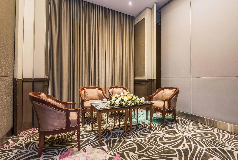 هتل Chatrium Royal Lake Yangon