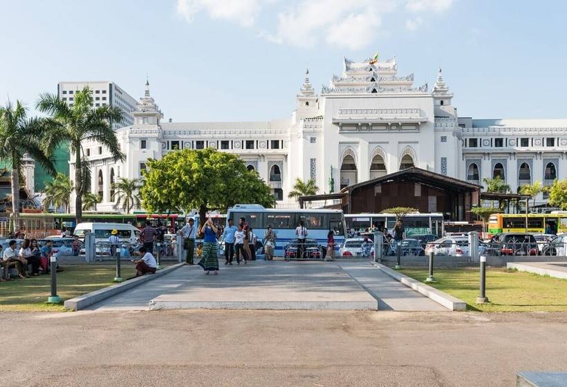 هتل Chatrium  Royal Lake Yangon