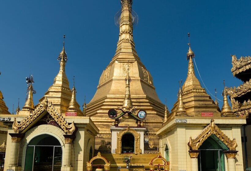 هتل Chatrium  Royal Lake Yangon