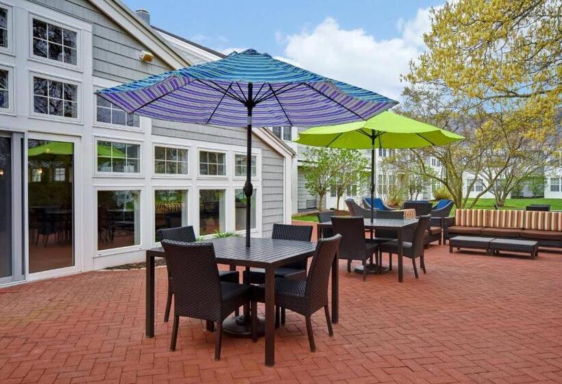 هتل Courtyard Cape Cod Hyannis