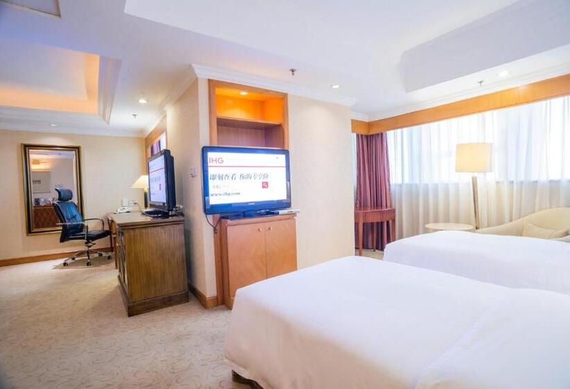 هتل Crowne Plaza Qingdao