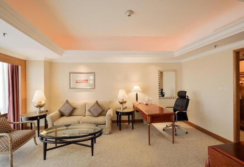 هتل Crowne Plaza Qingdao