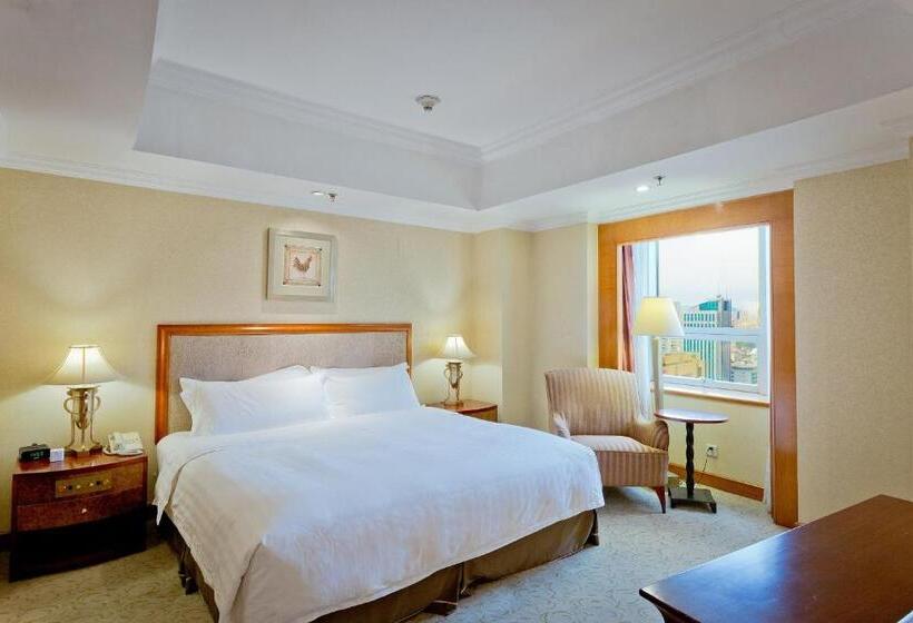 هتل Crowne Plaza Qingdao