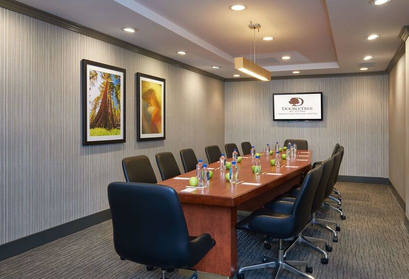 هتل Doubletree By Hilton Fresno Convention Center