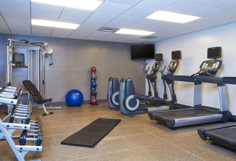 هتل Doubletree By Hilton Fresno Convention Center