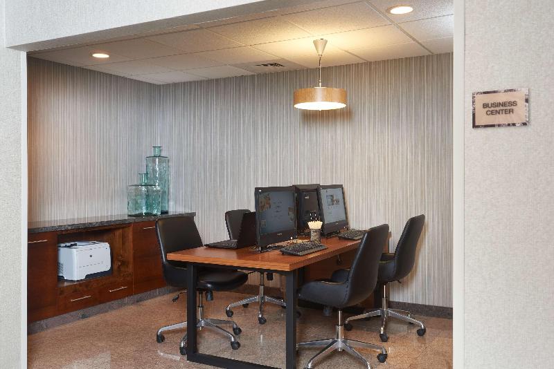 هتل Doubletree By Hilton Fresno Convention Center