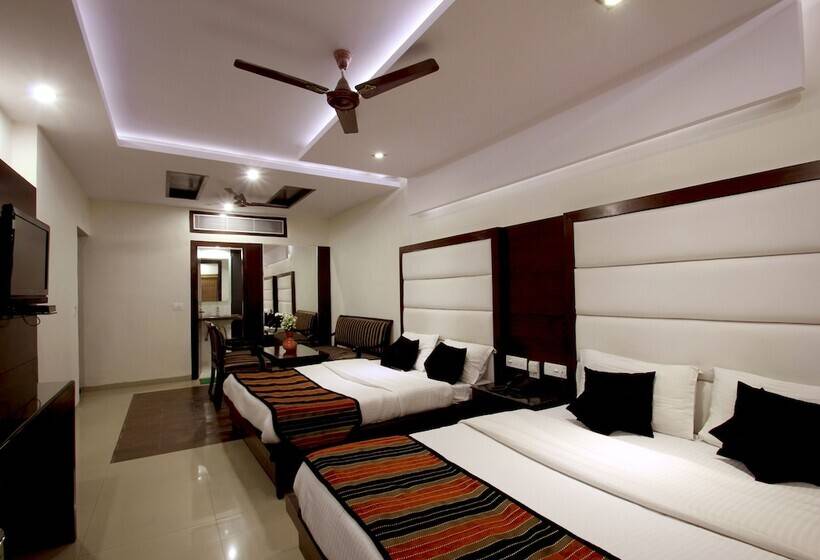 هتل Chowdhry Tourist Lodge New Delhi Railway Station 2 Minutes Walk