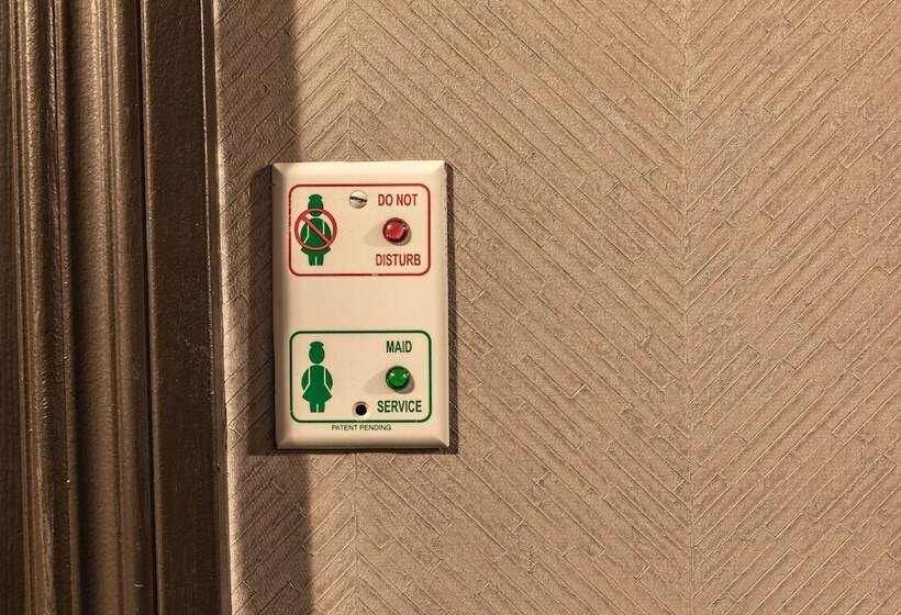 Отель Prestige Inn Golden