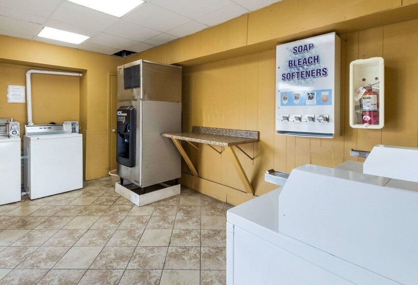 هتل Quality Inn & Suites On The Beach