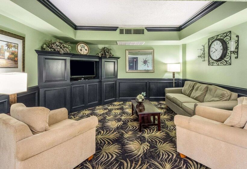 هتل Quality Inn & Suites On The Beach