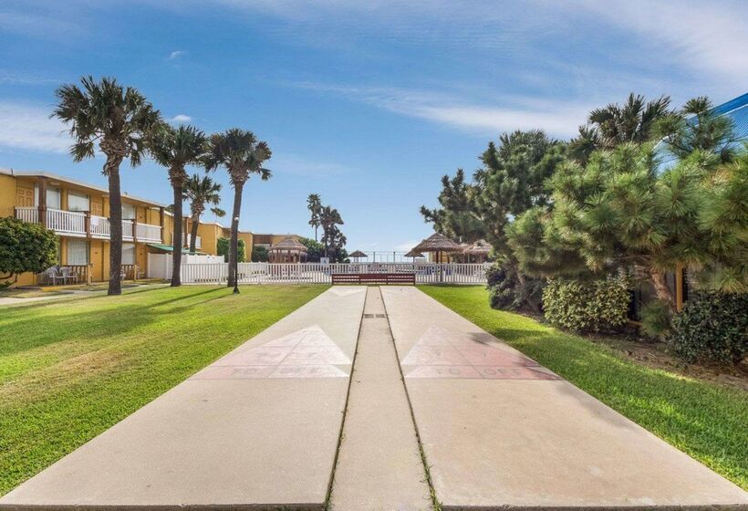 هتل Quality Inn & Suites On The Beach