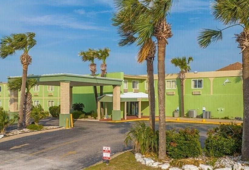 هتل Quality Inn & Suites On The Beach