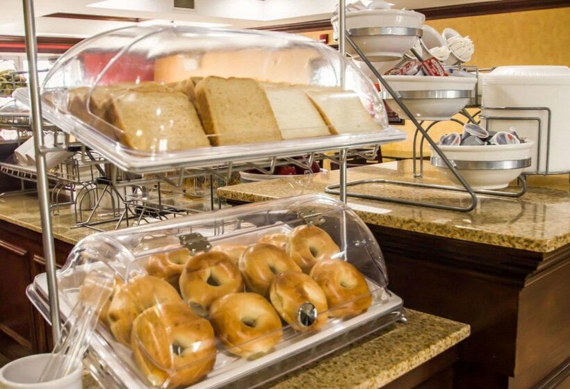 Отель Quality Suites Nyc Gateway